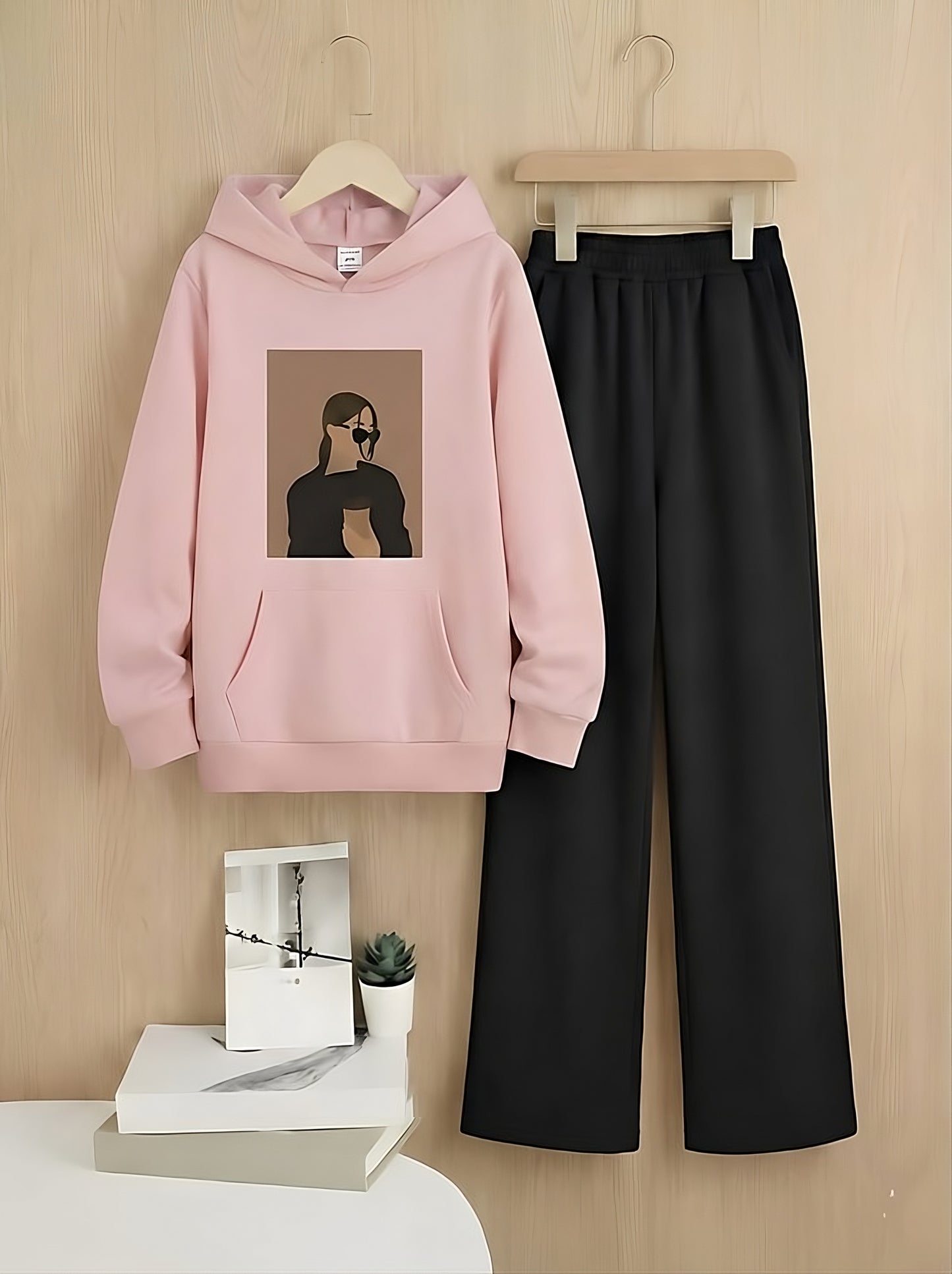 WOMEN TRACKSUIT