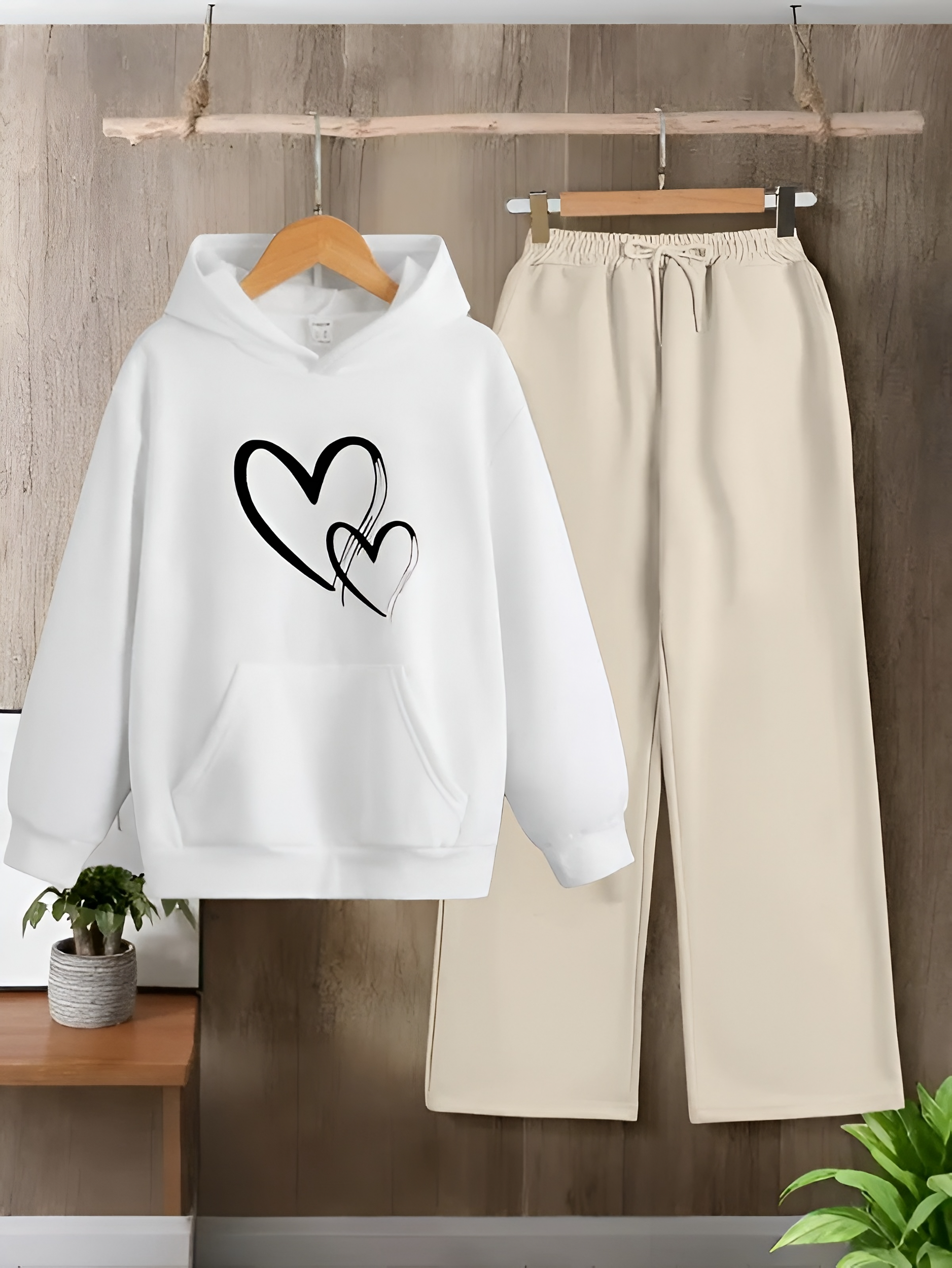 WOMEN TRACKSUIT
