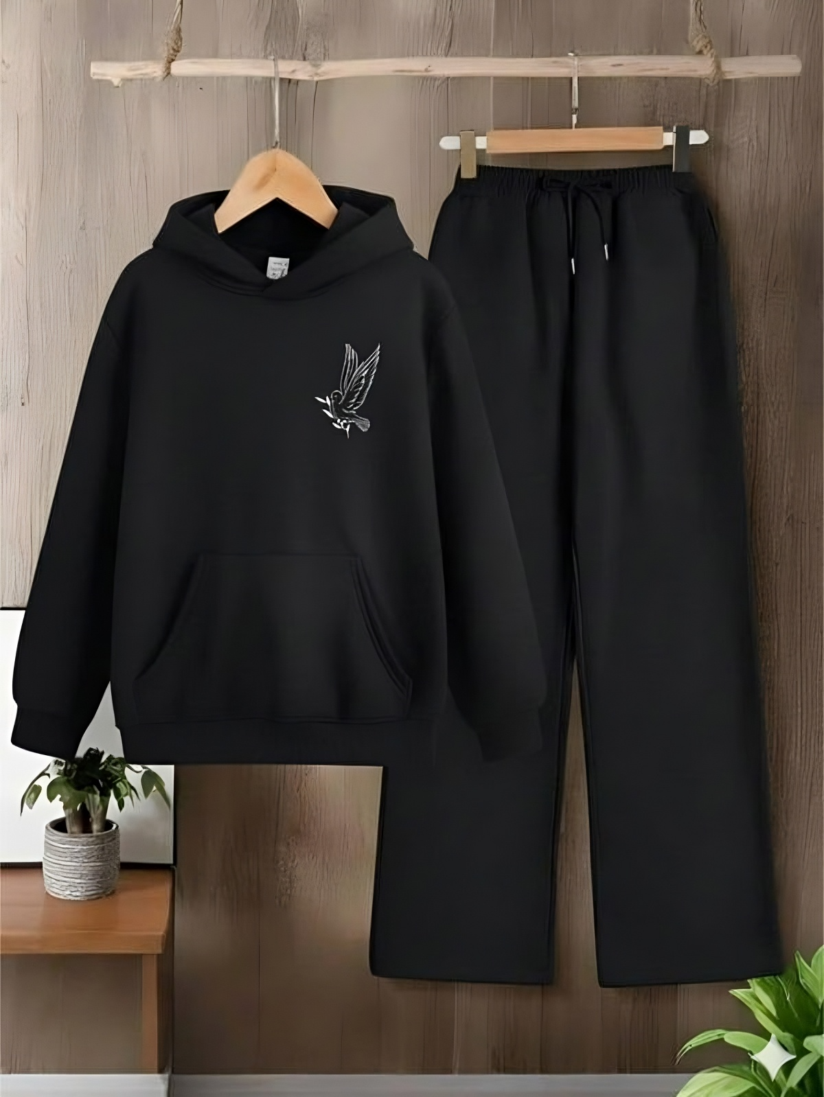 WOMEN TRACKSUIT